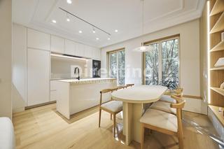 Appartamento  De ayala. Exclusiva vivienda exterior reformada de diseño con orentación s