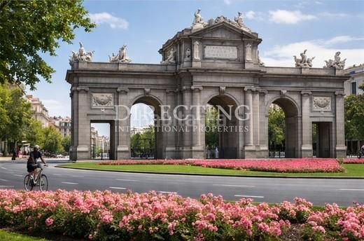 Foto 0f9174ab-e027-4916-9ab8-2ac278c0c043. Pis amb calefacció a Castellana Madrid