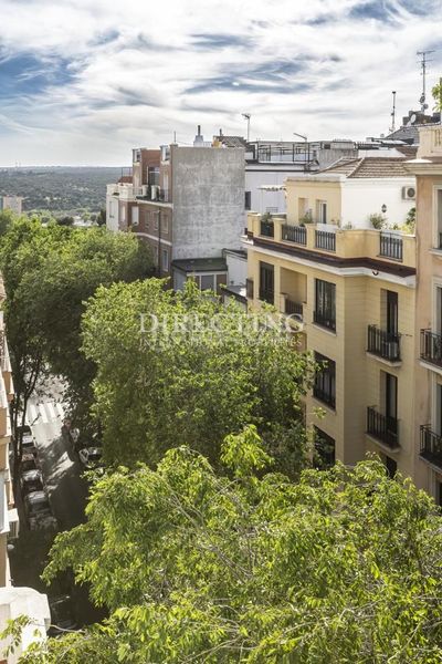 Foto 05ad115c-4653-4460-b4ac-89fe9be085a8. Àtic amb calefacció a Argüelles Madrid