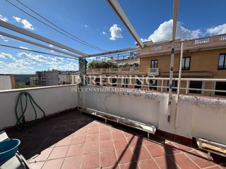 Àtic  De ferraz. Vistas privilegiadas al parque del oeste  terraza privada  sur