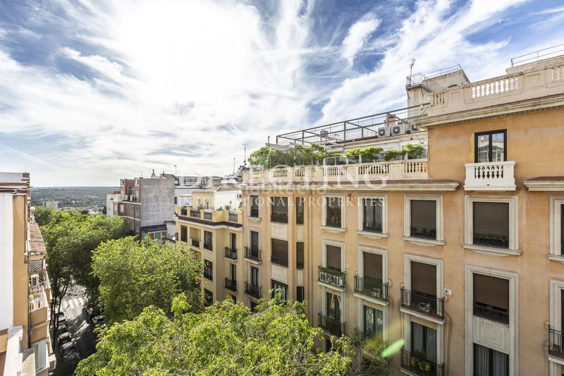 Foto d77e0388-5238-4969-9bc8-bed93098f92f. Àtic amb calefacció a Argüelles Madrid