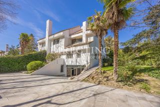 Casa  De fresnedillas. Auténtico oasis en madrid chalet paredado con amplia parcela, pi