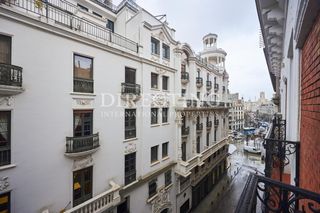 Dúplex  Del caballero de gracia. Inversión inteligente en el corazón de madrid! ático dúplex con