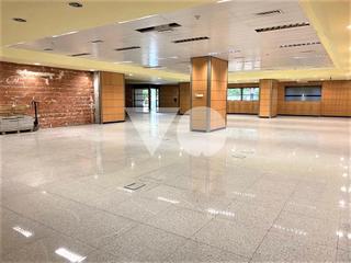 Local Comercial  De san romualdo. Local en venta o alquiler en zona simancas, madrid