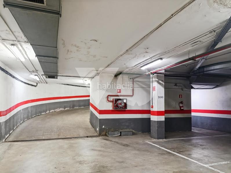 Foto 0ec93f48-fc03-4deb-938a-0055c376fa9e. Parking coche plaza de garaje en venta en zona suanzes, en Madrid