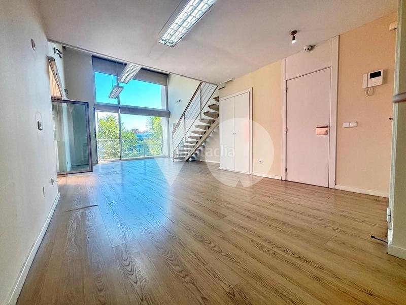 Foto d6e7e2b4-1759-4633-9a89-1c598cb45d10. Alquiler oficina s en alquiler loft dúplex en Simancas en Madrid