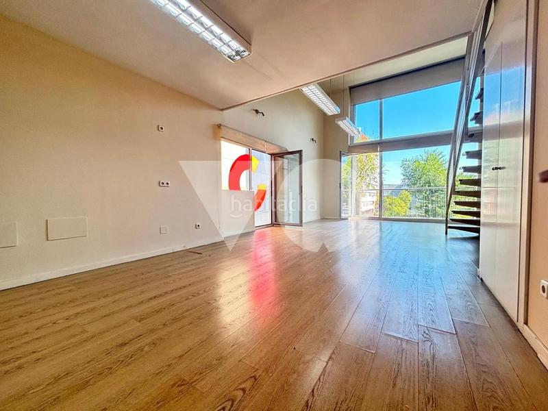 Foto d6f92fe1-7add-4d87-a6b6-1cf0ced69d1a. Alquiler oficina s en alquiler loft dúplex en Simancas en Madrid