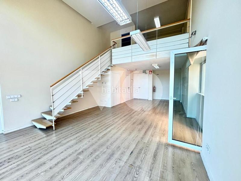 Foto 95291d16-24a6-4936-af6b-58d479a7b5ce. Rent office space with heating parking in Simancas Madrid