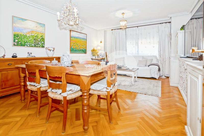 Foto 06d25d5c-ab14-4543-b274-9471a98d66f8. Pis amb calefacció aparcament piscina a Salvador Madrid