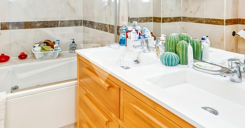 Foto 6747d674-4dcf-41dc-b95f-730d066bb306. Pis amb calefacció aparcament piscina a Salvador Madrid