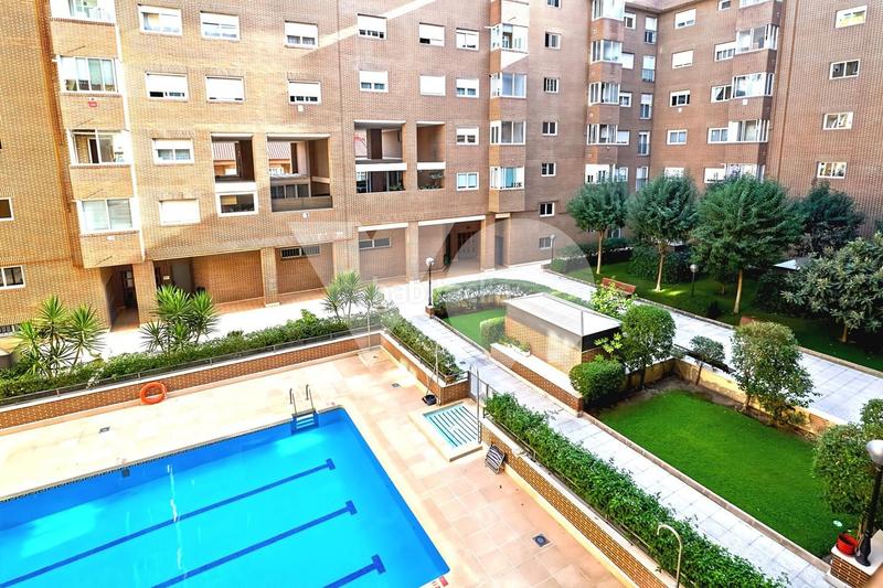 Foto 6aedf723-b04e-4d6a-b5ef-eacb116005b8. Pis amb calefacció aparcament piscina a Salvador Madrid