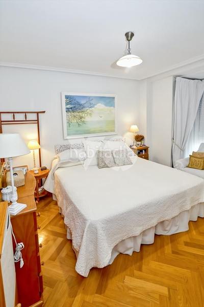 Foto b8a0c49e-518f-4233-b5ed-0d37cf298cf5. Pis amb calefacció aparcament piscina a Salvador Madrid