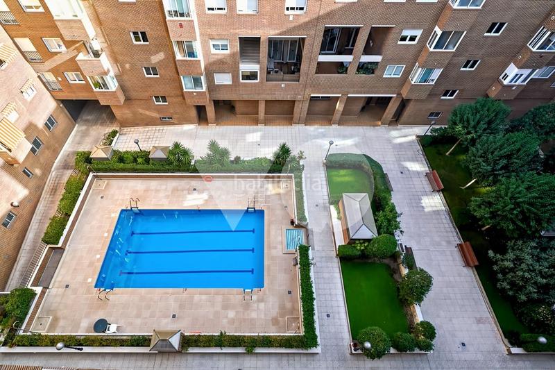 Foto bd9a9358-f9de-4545-9dcc-55795dc1d6e0. Pis amb calefacció aparcament piscina a Salvador Madrid