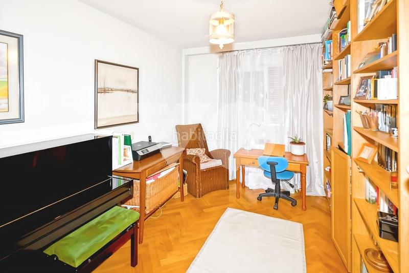 Foto eb767acd-e4a7-4174-968b-ed84ff9244ad. Pis amb calefacció aparcament piscina a Salvador Madrid