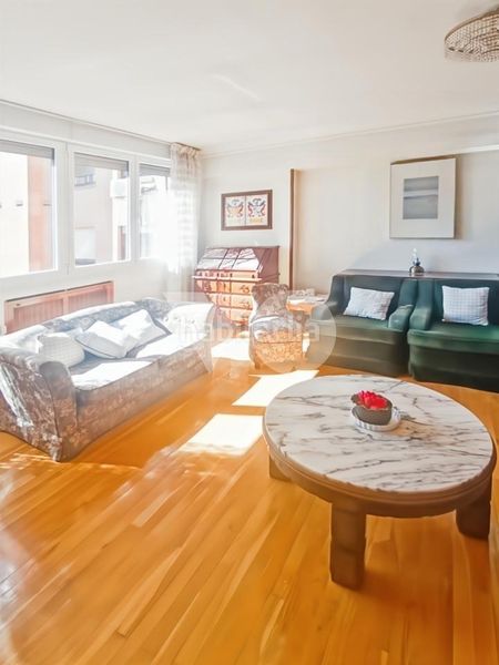 Foto 33cd458b-632f-4874-a178-2745f250c548. Pis amb calefacció aparcament piscina a Salvador Madrid