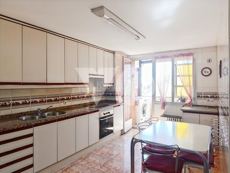 Foto 5f77edab-ae7f-43e7-994a-8fbaa1d1816a. Pis amb calefacció aparcament piscina a Salvador Madrid