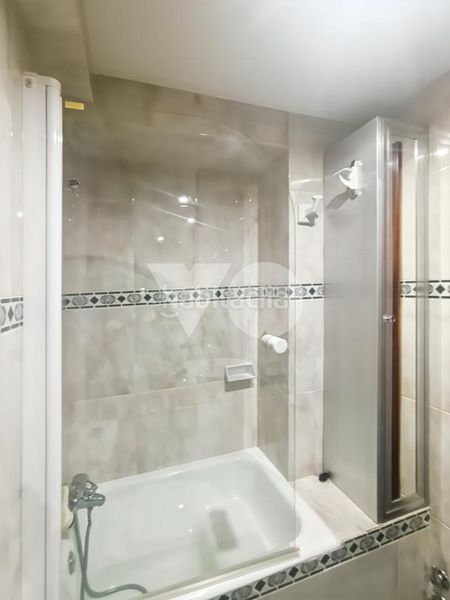 Foto c15d7d4a-6839-4e89-baa9-bb6a8cc35c2a. Pis amb calefacció aparcament piscina a Salvador Madrid