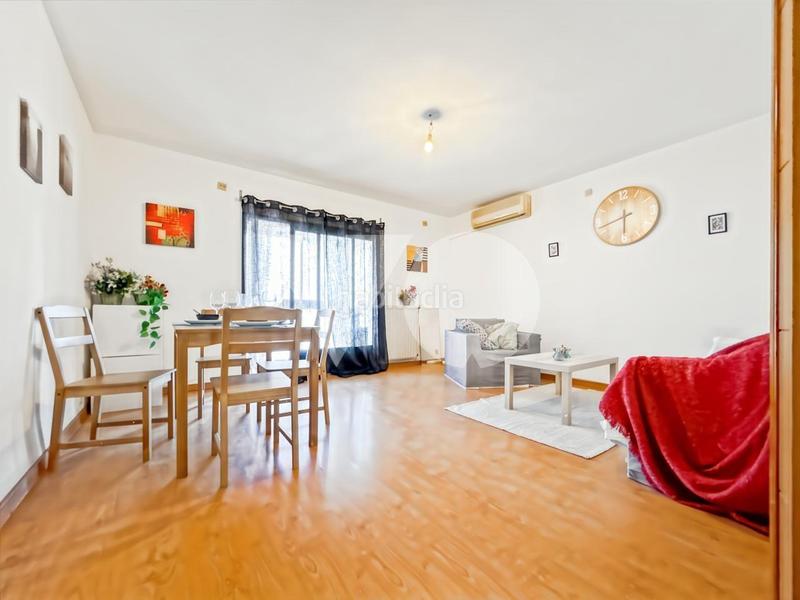 Foto b8d06ce4-6a5e-45ad-99de-5abc97aeee8b. Apartament amb calefacció a El Barral Ferial Coslada