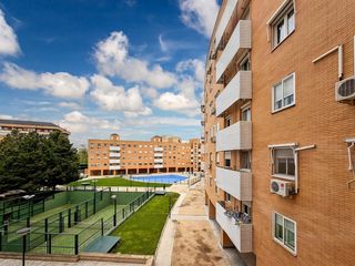 Appartamento  Calle austria. Piso en venta en urbanización en las rosas, madrid