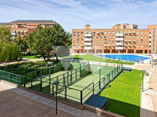 Flat  Calle austria. Piso en venta en urbanización en las rosas, madrid