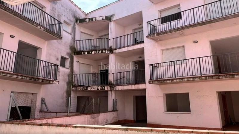 Foto 256cc608-5f10-4b8a-8de4-ba408ec10d63. Edificio obra parada, , girona en Amer