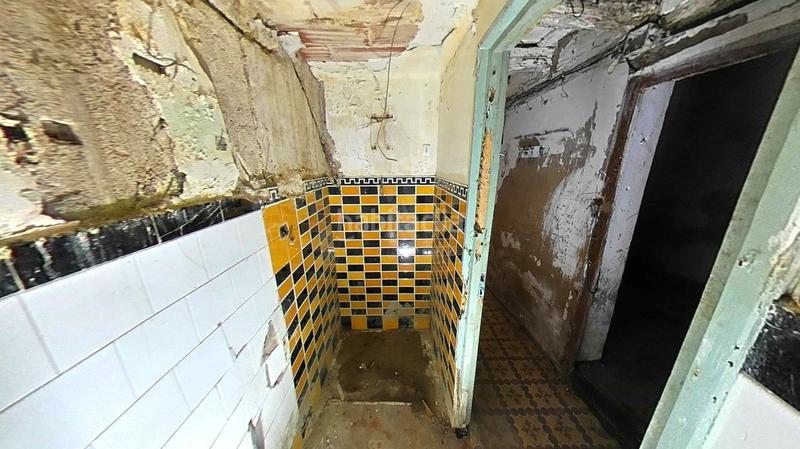 Foto 8086c49b-d811-4d7e-9ce3-cedf1bc425c7. Casa  para reformar totalmente en pont major, en Girona