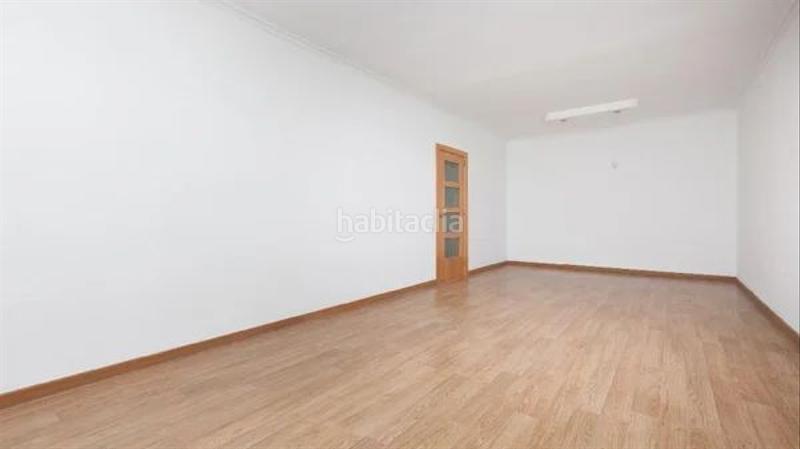 Foto 429aa1d4-332e-47bb-9108-d1a66a609349. Piso  ocupado 87m2, 3 habitaciones, con balcón, en plaza rafael casanova, , barcelona en Abrera