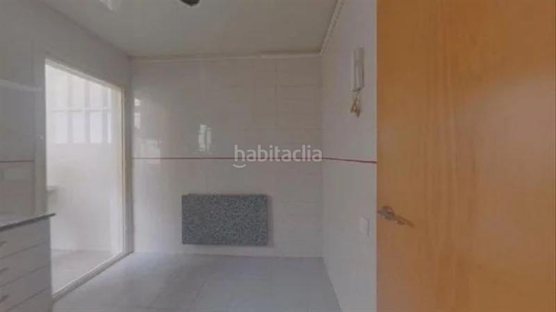 Foto bd859aa6-1ea1-4a6c-9881-2db79a583596. Piso  ocupado 87m2, 3 habitaciones, con balcón, en plaza rafael casanova, , barcelona en Abrera