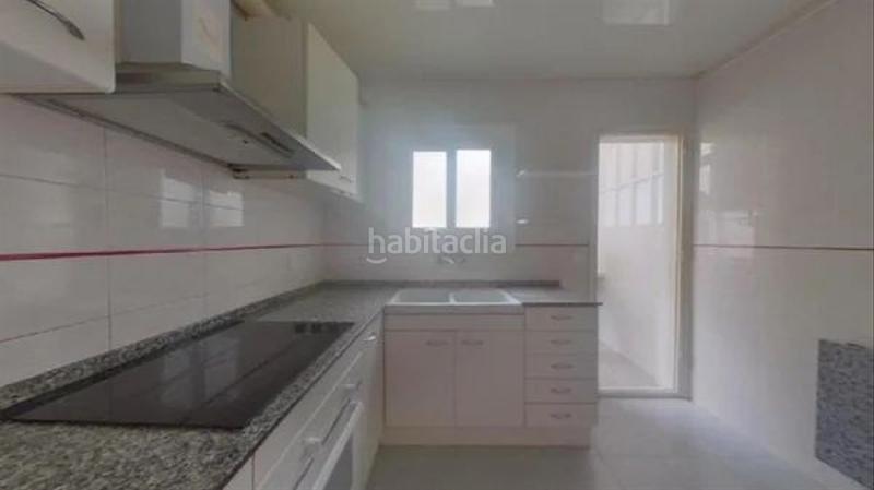 Foto c06d6568-1509-4c24-a557-c80b91d30d22. Piso  ocupado 87m2, 3 habitaciones, con balcón, en plaza rafael casanova, , barcelona en Abrera