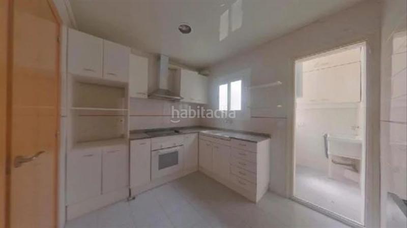 Foto c0ca3e6e-026e-4241-8772-b850043cbd17. Piso  ocupado 87m2, 3 habitaciones, con balcón, en plaza rafael casanova, , barcelona en Abrera
