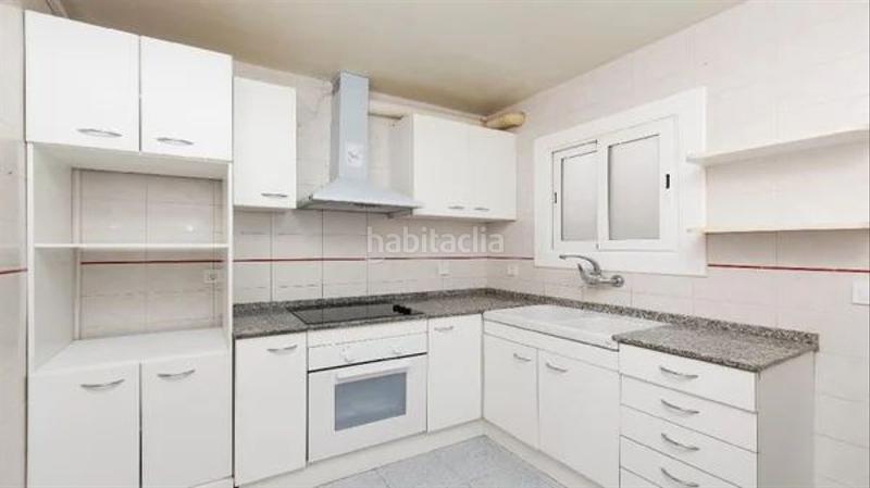 Foto fb566da8-abc2-475b-95b3-dae09925d3f9. Piso  ocupado 87m2, 3 habitaciones, con balcón, en plaza rafael casanova, , barcelona en Abrera