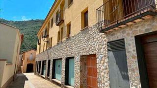 Edifici  Sant pere. Obra paraa en albanyà, alt empordà