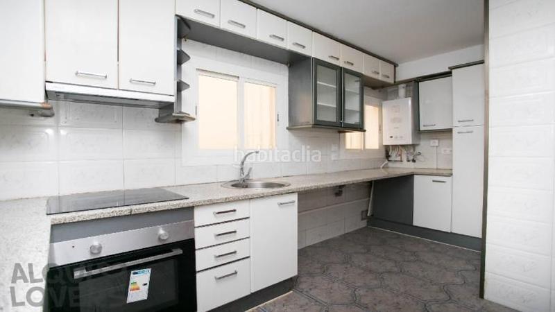 Foto 115bc9a9-682c-4696-8c4b-47a5f53294ae. Piso  alquilado 80m2, 3 habitaciones, con balcón, en c costa bona, en Girona