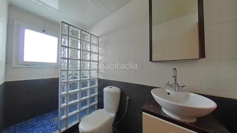 Foto 293a8bc1-b2ed-406e-86fb-932e5fe1c98d. Piso  reformado a la La plantera para entrar a vivir, 2 habitaciones, 4a planta sin ascensor, con balcón. en Blanes