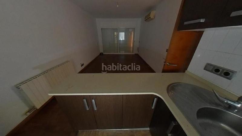 Foto 5eb679a0-98e5-428f-9bda-efb3f5edfbbe. Piso  reformado a la La plantera para entrar a vivir, 2 habitaciones, 4a planta sin ascensor, con balcón. en Blanes