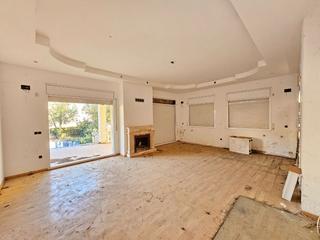 Maison  Ebre. Casa unfamiliar en la goba, vidreres