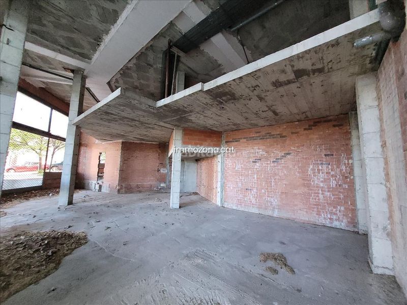 Foto 121812dd-2b77-426f-8b91-7e621894a2e7. Local comercial a Eixample-Horta Capallera Figueres