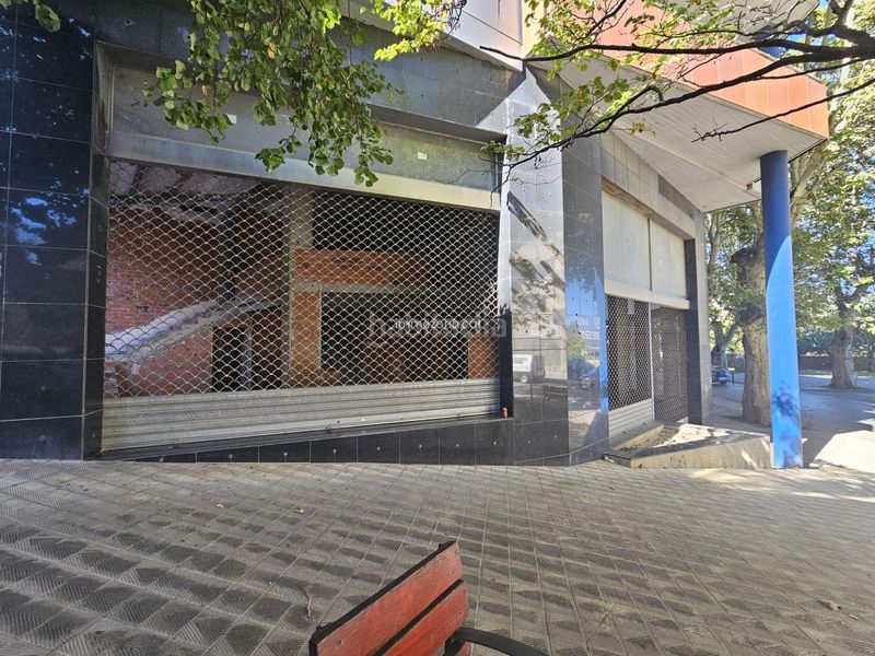 Foto 87890b2d-f32a-4288-b761-0ff6a1cc815d. Local comercial a Eixample-Horta Capallera Figueres