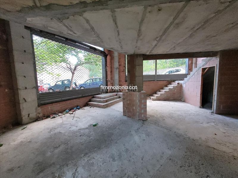 Foto 9ef5363d-5264-4fff-9453-4f0aa10f04ae. Local comercial a Eixample-Horta Capallera Figueres