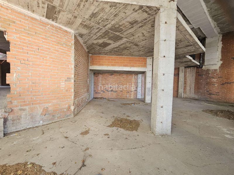 Foto d9dd1a9a-b9d0-4dca-af88-743a5ede5ba0. Local comercial a Eixample-Horta Capallera Figueres