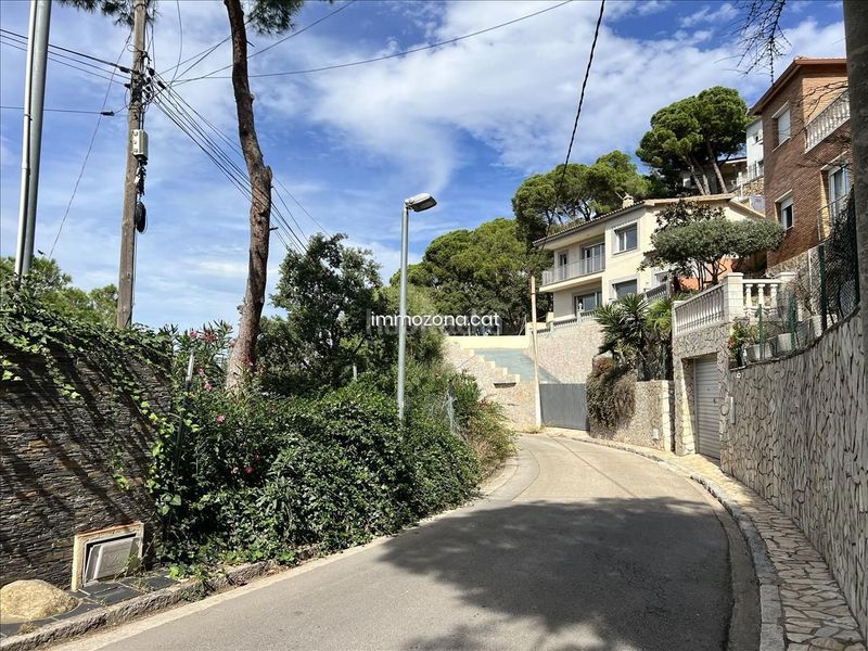Foto 3967b87e-b879-42f8-8d63-2549a42167d6. Terreno residencial solar urbano en urb. vistas al mar, Roca Grossa de 581 m2. lloret en Lloret de Mar