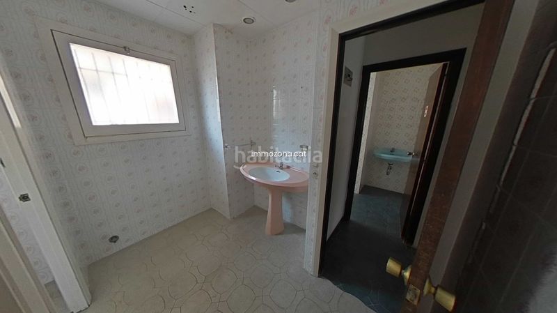 Foto a2011373-48eb-4502-803d-a725b91ca62a. Local comercial a Centre Figueres