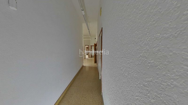 Foto 2491800a-0c53-48af-bc10-697913cf3b14. Local comercial a Centre Figueres