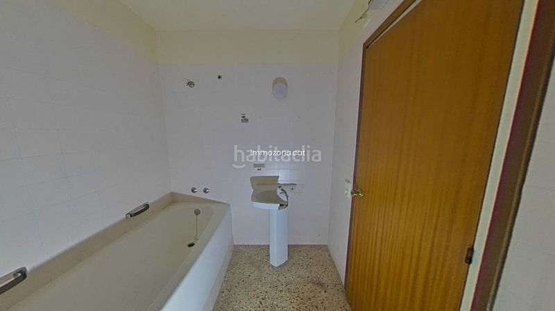 Foto 427e8dbd-cfb0-47e5-b64d-e249308564fe. Local comercial a Centre Figueres