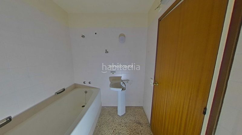 Foto 56522cd3-df27-49ca-9f3f-64565a776138. Local comercial a Centre Figueres