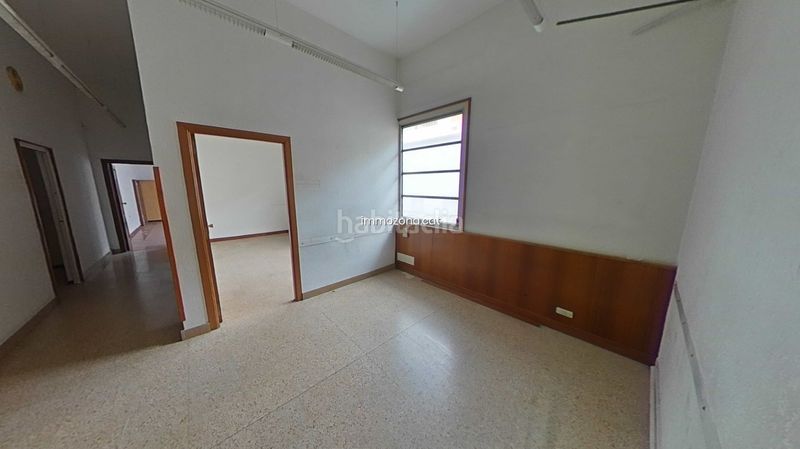 Foto 7338e26d-7564-46fa-8a87-b2c86533f6bd. Local comercial a Centre Figueres