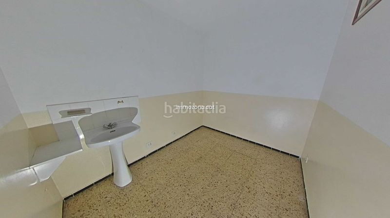 Foto 8c7082c9-4dbf-4c60-a433-fc70e7b0bd4e. Local comercial a Centre Figueres