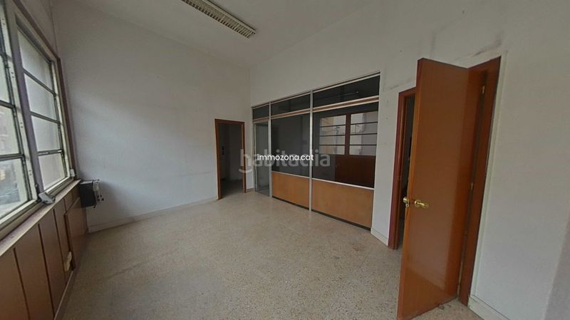 Foto 949635fa-7d15-4508-ab8f-525a3d6e62e3. Local comercial a Centre Figueres