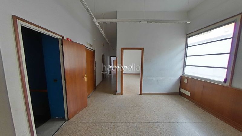 Foto 974dc72e-6872-4c62-9c28-9bf5d8560303. Local comercial a Centre Figueres