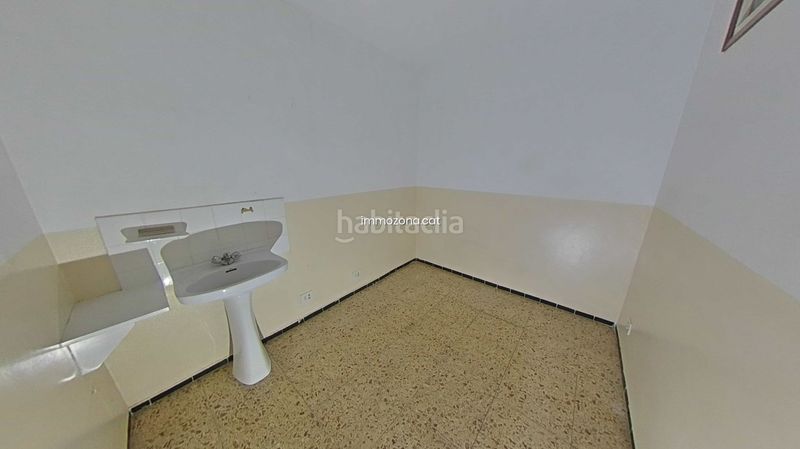 Foto c55d770f-e594-4479-b76e-2d57175bdb86. Local comercial a Centre Figueres